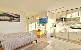 Waikiki Beach Cozy Studio No Resort Fee
